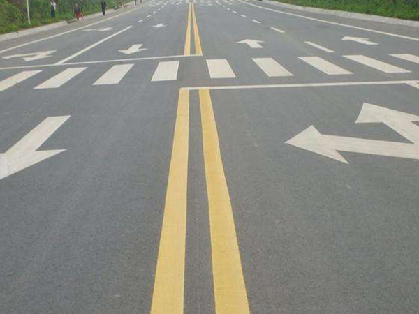 如何在不同路段選擇合適的道路標(biāo)志涂料？
